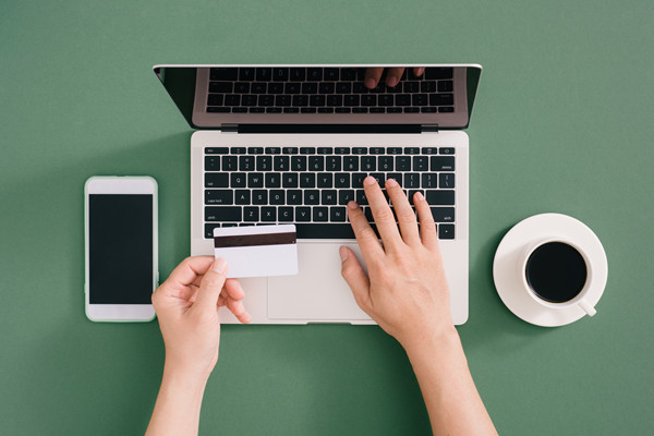 分析行業(yè)薪酬數(shù)據(jù)，制定更具競(jìng)爭(zhēng)力的薪酬方案