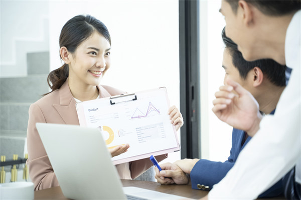 績效評估與反饋：客觀評估，持續(xù)改進