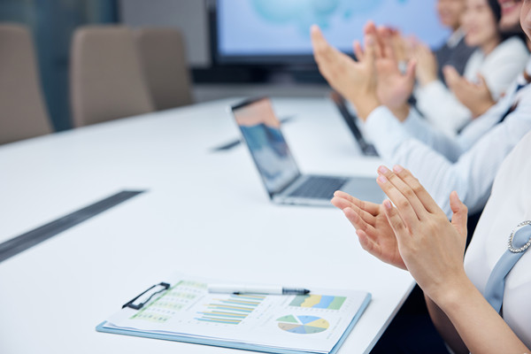 薪酬溝通培訓(xùn)：加強(qiáng)溝通培訓(xùn)，提高員工認(rèn)識(shí)