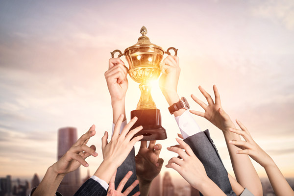 結(jié)合企業(yè)薪酬實踐談?wù)勅绾翁嵘髽I(yè)的薪酬競爭力？