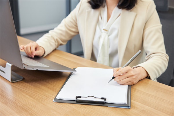 企業(yè)的發(fā)展戰(zhàn)略不僅僅是老板一個(gè)人的問題，還有誰？