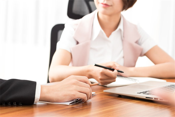 如何平衡員工工作與生活的界限，增強工作滿意度？