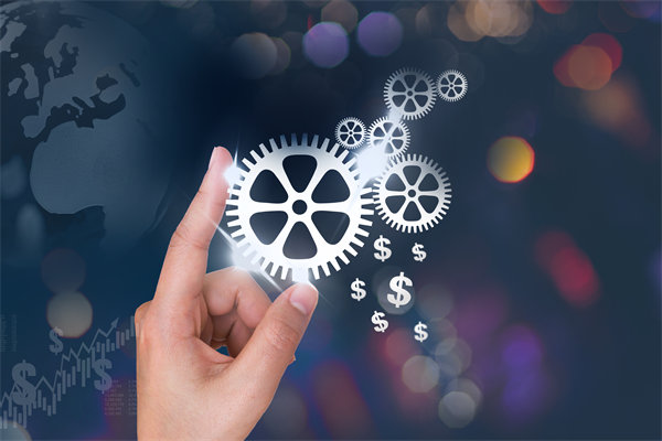 在薪酬體系設(shè)計(jì)時(shí)，應(yīng)如何考慮行業(yè)標(biāo)準(zhǔn)和市場變化？