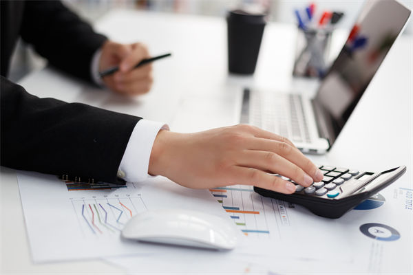 在跨部門預(yù)算協(xié)調(diào)中，如何克服溝通障礙，達(dá)成共識？