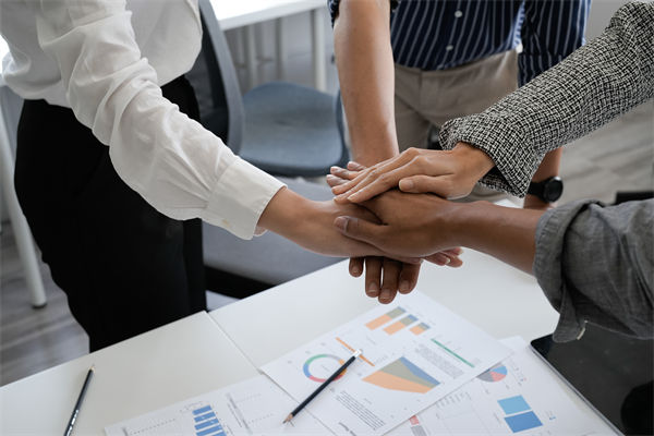 跨文化管理對企業(yè)全球化戰(zhàn)略實施的影響及應對策略？