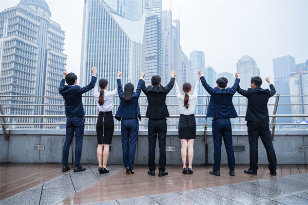 29歲男演員退圈回老家趕集擺攤，人力資源怎么看？