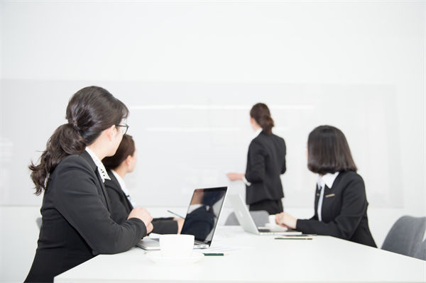 員工培訓(xùn)無(wú)效、成長(zhǎng)慢，人力資源管理怎樣定制高效方案？