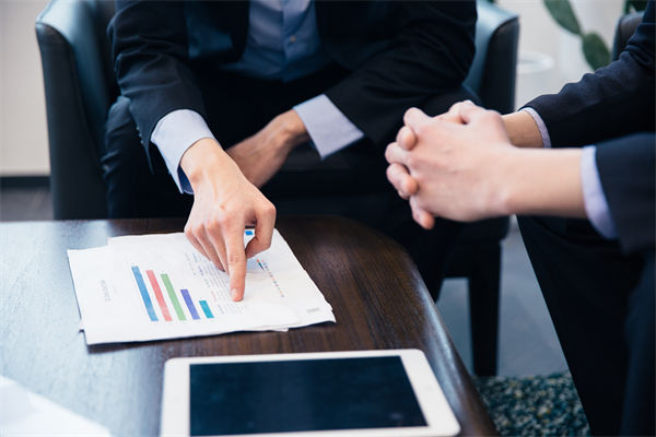 市場(chǎng)突變沖垮計(jì)劃，如何構(gòu)建滾動(dòng)調(diào)整的動(dòng)態(tài)校準(zhǔn)機(jī)制？