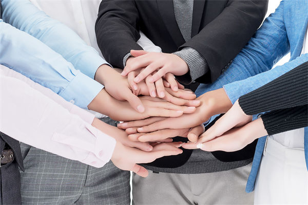 強(qiáng)行復(fù)制標(biāo)桿企業(yè)文化，自身組織基因是否被無(wú)視？